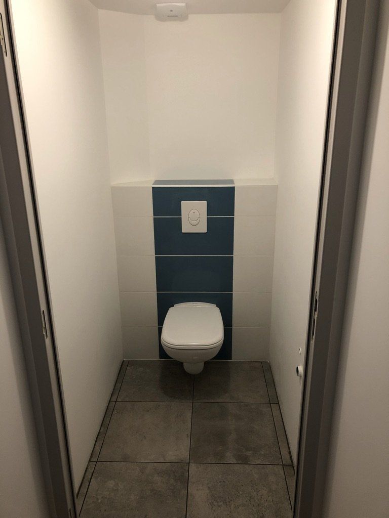 Création d'un WC suspendu simple, mais efficace.